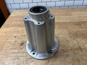 705503032 Can-am 2011-2013 12 14 Spyder Rt-s Roadster Oem Rear Wheel Hub Carrier